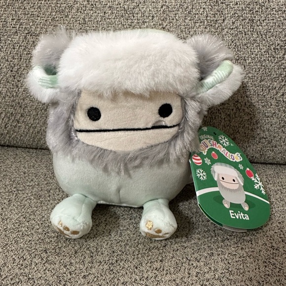 NWT 👣Evita 5 Squishmallow Bigfoot Christmas - Picture 2 of 6